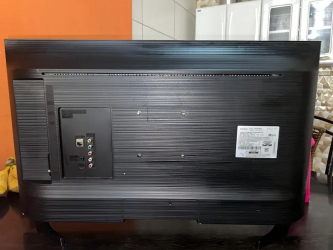 Televisão Smart Samsung 32 polegadas.