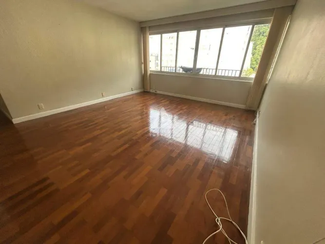 Apartamento de 4 quartos com 2 vagas em rua nobre. A 300 metros do metrô da Uruguai