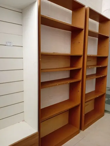 Vendo móveis comerciais.