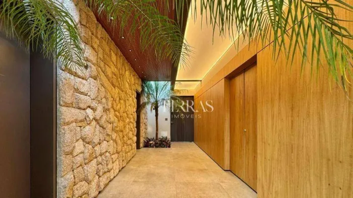 Casa com 4 dormitórios à venda, 300 m² por R$ 3.850.000,00 - Condomínio Villas do Golfe -