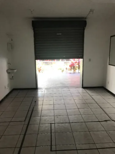 loja comercial, com mesanino. Proximo do Sup. Perim