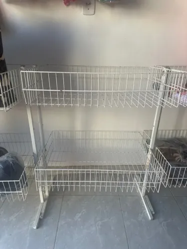 Repositor de mercadoria, sandália, roupas, brinquedo e etc