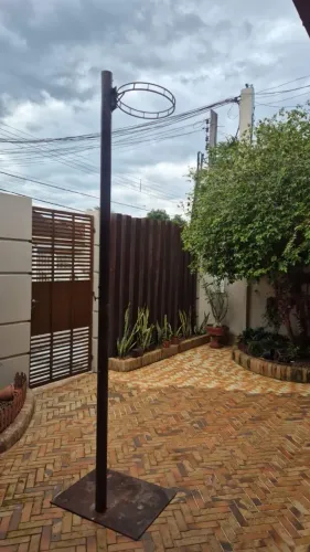 Aro de basquete desmontável.