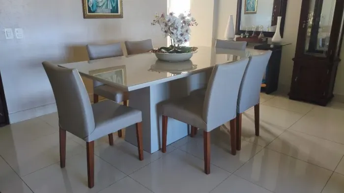 Mesa de Jantar Retangular Laqueada com tampo de vidro - 6 cadeiras