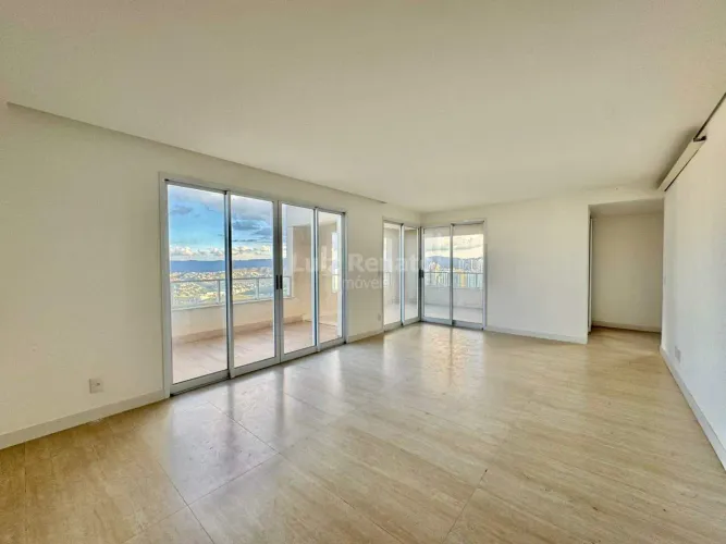 Apartamento à venda no bairro Vila da Serra