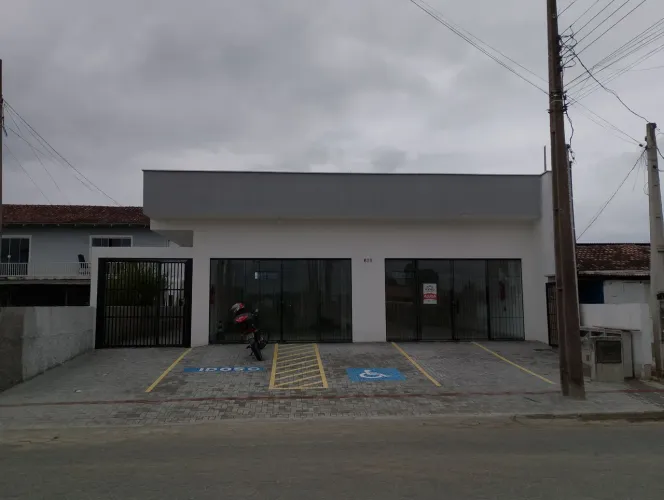 Sala comercial em Araquari-SC, 120m² com rede trifásica
