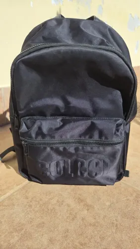 Mochila preta pequena Colcci