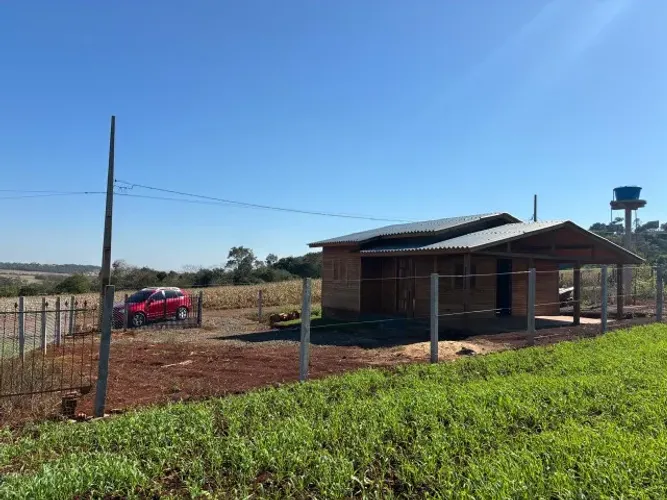 Vende Chácara de 3.200m2 com casa de 65m2 em São Migual do Iguaçu (Serra do Mico)