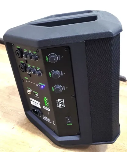 Caixa de Som Ativa AZ Audio Z1 Compact Pro c/Bateria e Bluetooth