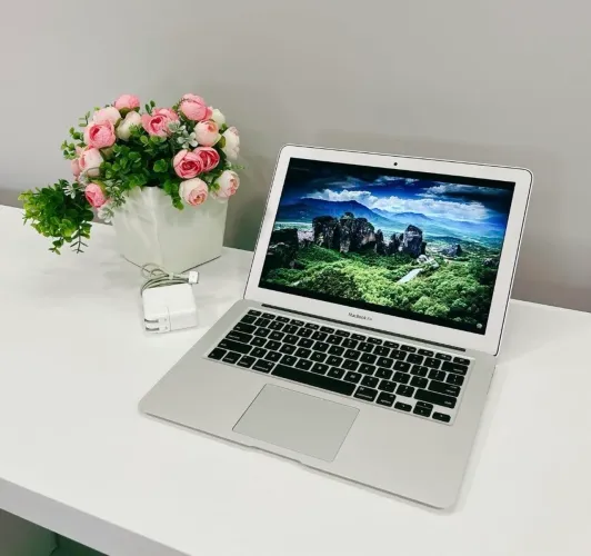 Macbook Air Apple Intel core i5
