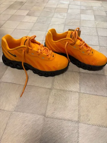 Tênis nike Dn8 laranja e preto