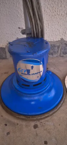 Enceradeira Bralimpia 127V semi nova.