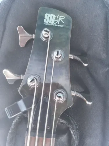 Baixo Sra500 ibanez - 4 cordas ativo.