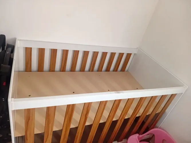 Berço que vira cama + colchão 
