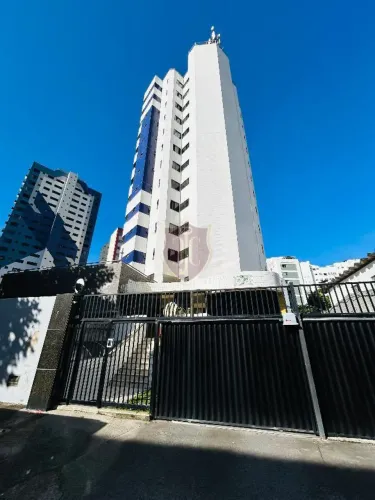 ¾ com suíte e 2 garagens, amplo, andar alto, numa das melhores ruas do Costa Azul!