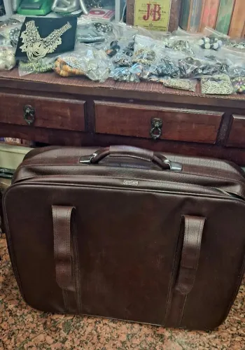 Antiga e Belíssima Mala Primicia uso ou decoração