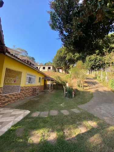 Linda chácara em Igaratá 2500 metros beira da represa