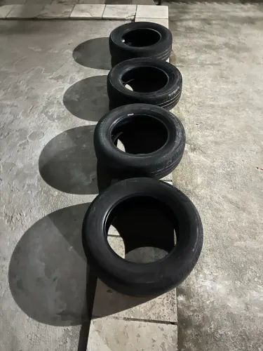 Vendo pneus aro 15, meia vida.