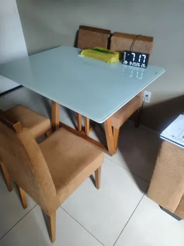 Tem um conjunto de mesa para vender rápido