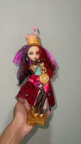 Boneca Lizzie Hearts