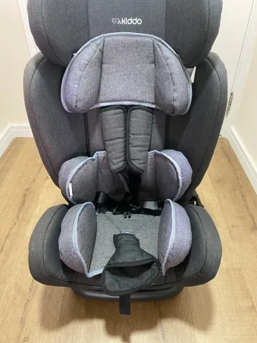 Cadeirinha veicular Kiddo 360 em ótimo estado de conservação 