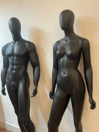 Manequins de epóxi em perfeito estado