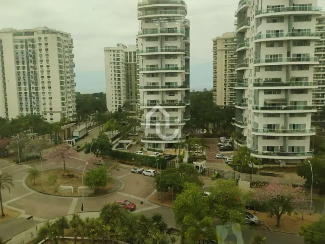 CENTRO EMPRESARIAl SUNPLAZA - SALA COM 75m2 COM SOL DA MANHA