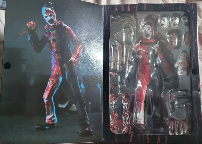 Boneco terrifier neca toys filme aterrorizante action figure  terror palhaço clown