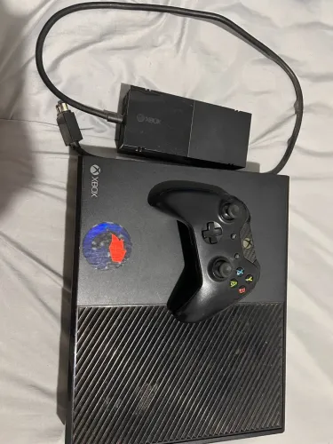 Xbox One 1TB com controle ? R$ 1.000