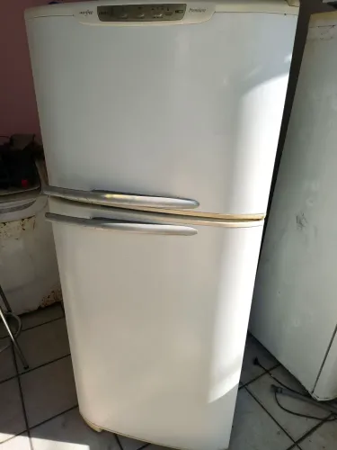 Geladeira dff37 Premium em perfeito uso