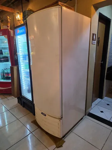 Freezer vertical metalfrio