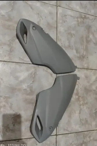Para tampa lateral Hornet antiga e injetada em fibra sem pintura