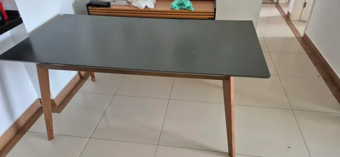 Vende-se Mesa de sala de estar ( Somente mesa nao a cadeiras )