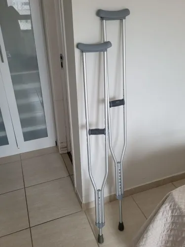PAR DE MULETAS AXILAR artigos médicos/hospitalares