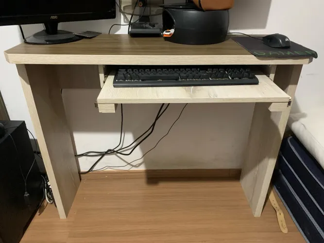 Escrivaninha/mesa para computador