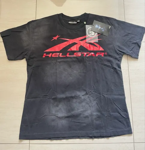 Camiseta hellstar preta e vermelha 