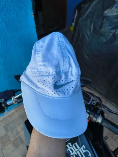 Boné Nike Tailwind (branco)
