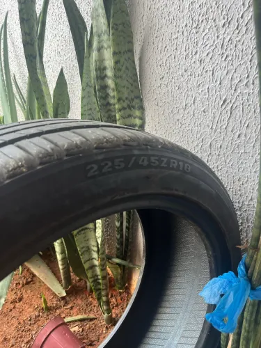 Pneu seminovo 225/45 R18