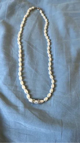 Colar de pérolas com strass