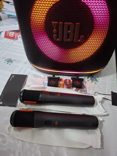 Jbl encore 2 com 2 microfones Zerinha nunca usada com nota fiscal