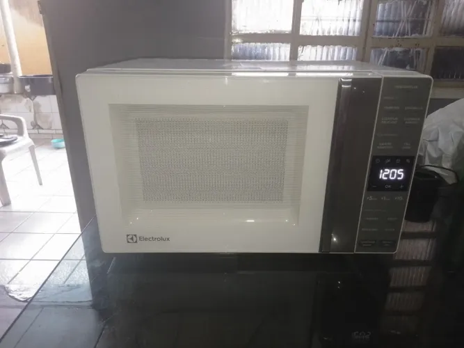 Micro-Ondas Electrolux 23 Litros
