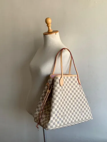 Bolsa em couro legítimo modelo damier claro italiano neverfull Louis Vuitton 