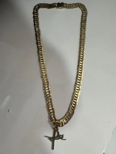 Cordão com pingente em ouro 18 k