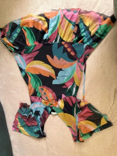 Vestido Curto Estampa Tropical Colorida - Costas Abertas