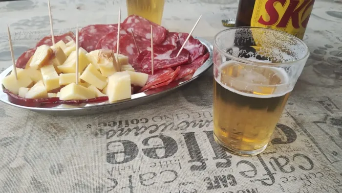 Ola preciso de auxiliar para um bar que serve almoço