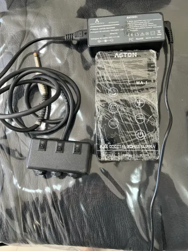 Fonte aston com hub adaptador e pedal. Pedal muito usado mas funciona!!