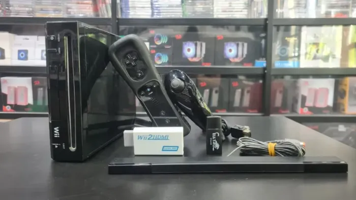 Console Nintendo Wii Completo + Wii Remote + Nunchuck + Sensor (Desbloqueado com Jogos) - 