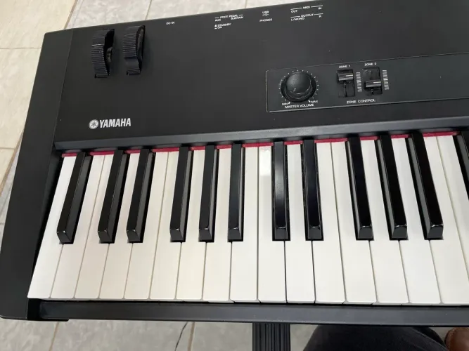 Yamaha CP33 piano Stage