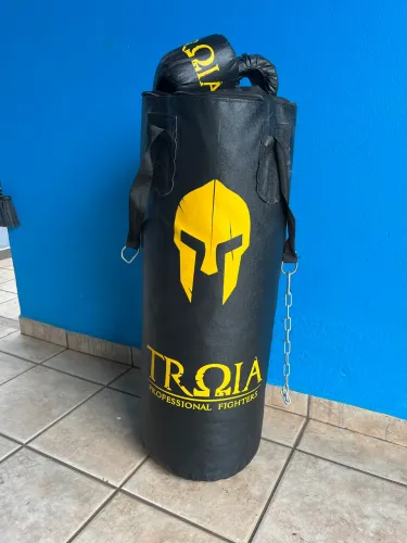 Saco de Pancada + Luvas