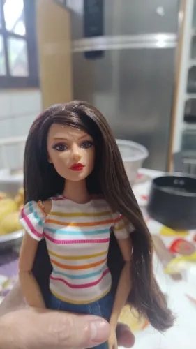 Boneca diferente articulada de alguns coleção